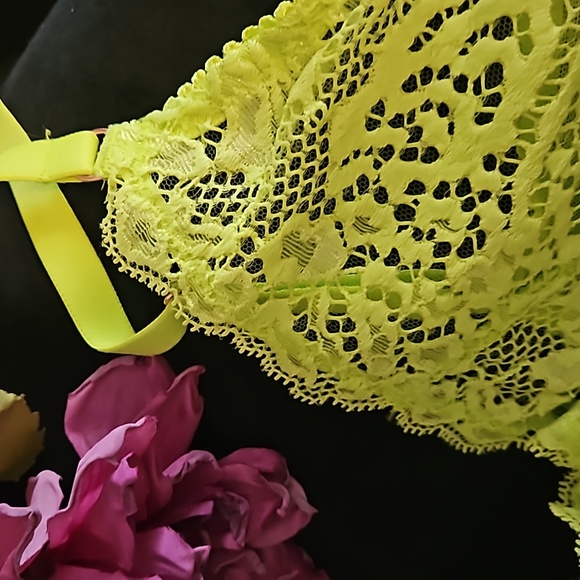 NIP SAVAGEXFENTY Alien Animal Lace Unlined Plunge Bra Twisted Lime Green 34D - Picture 8 of 11